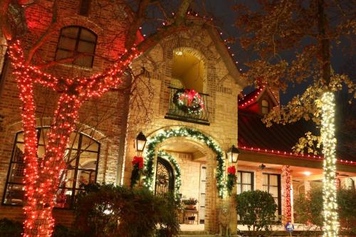 Christmas Lighting Design & Installation Services